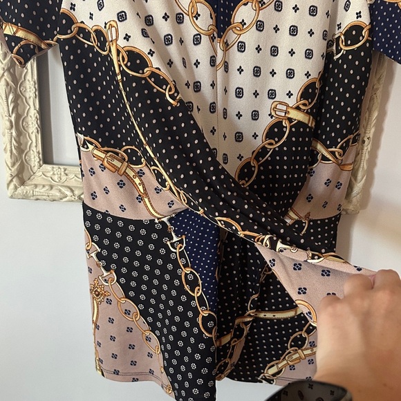 FAITH AND JOY | by Monteau Navy and Gold Patterned Top - Picture 7 of 14